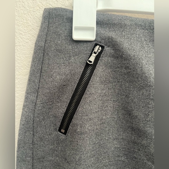 NWT Forever 21 Grey Zipper Accent Mini Skirt Size Medium - Picture 3 of 11